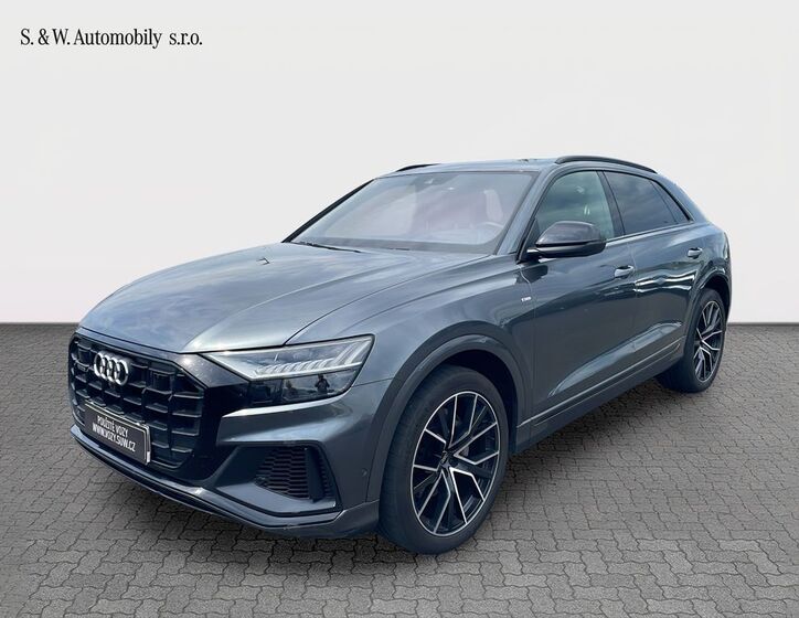 Audi Q8 1