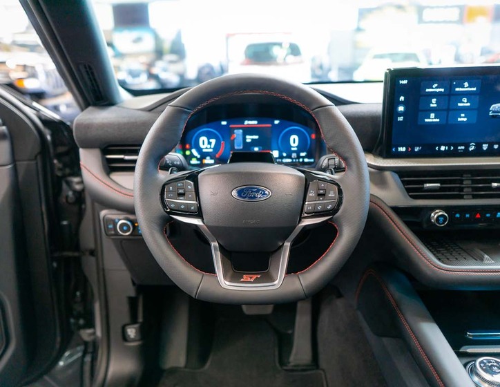 Ford Explorer 18