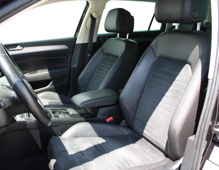 Volkswagen Passat 10