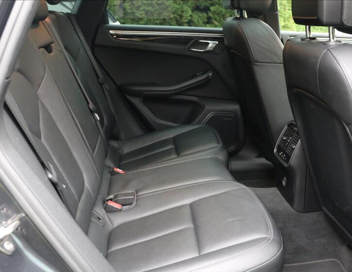 Porsche Macan 52