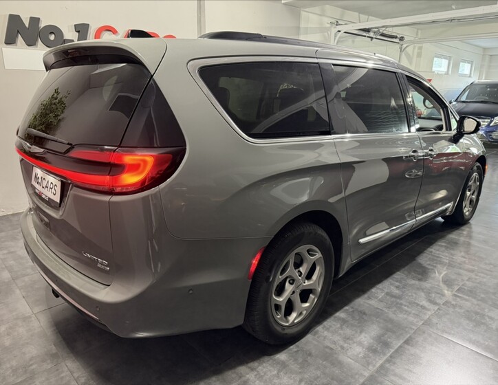 Chrysler Pacifica 5