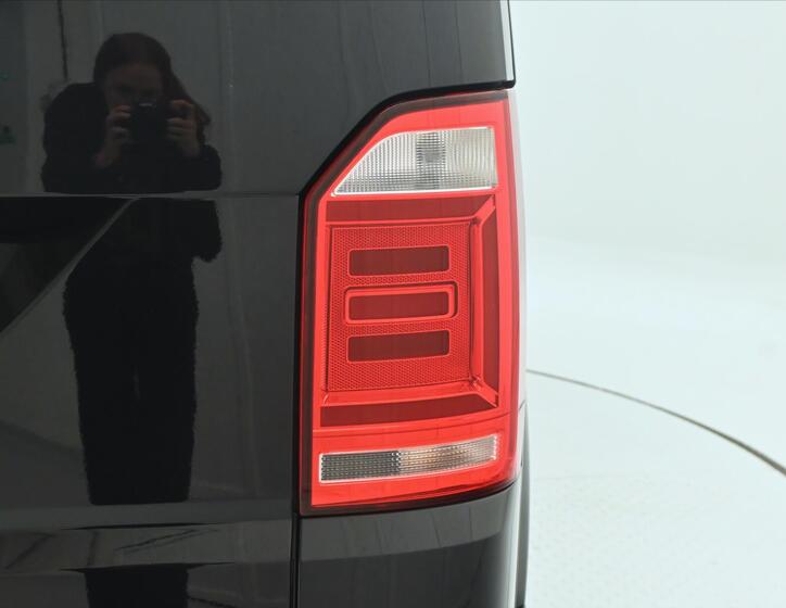 Volkswagen Multivan 32