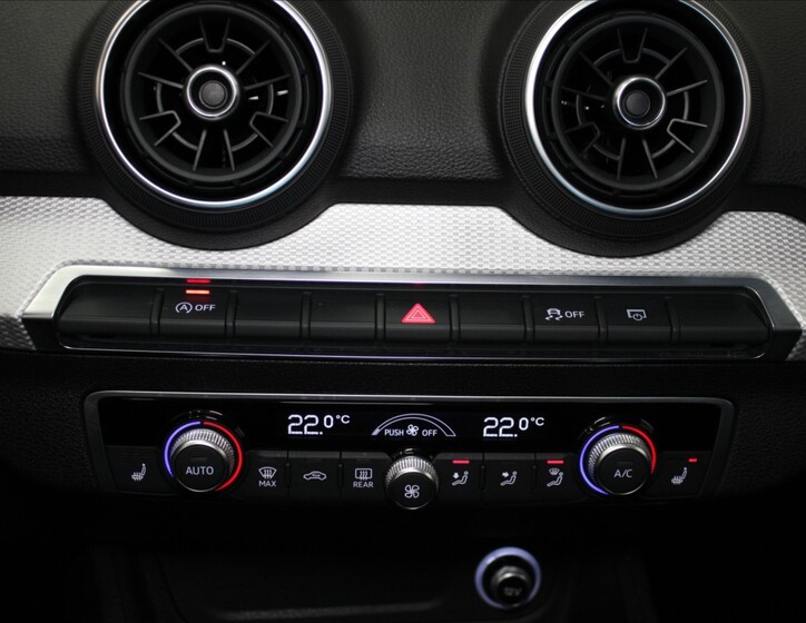 Audi Q2 13