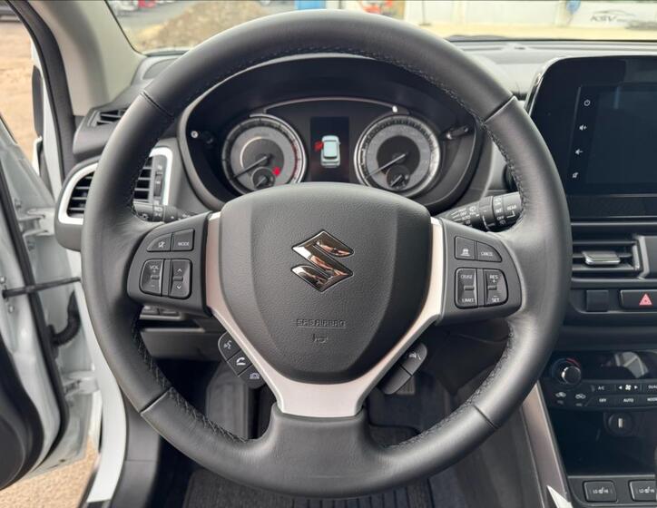 Suzuki S-Cross 14