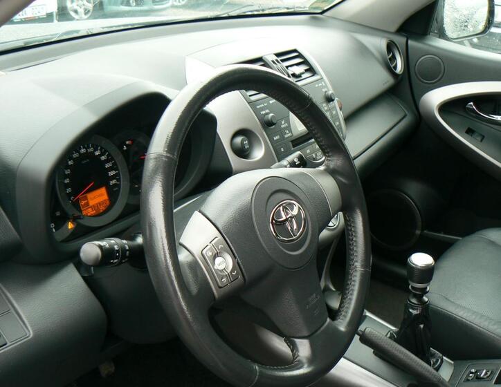 Toyota RAV4 10