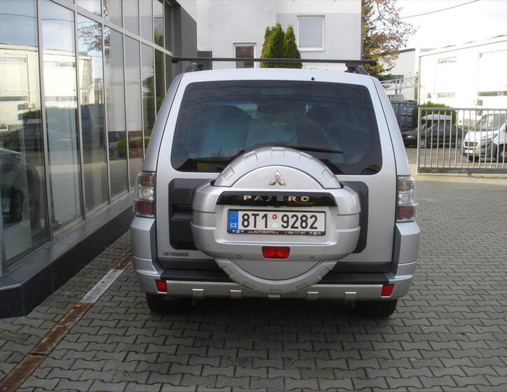 Mitsubishi Pajero 5