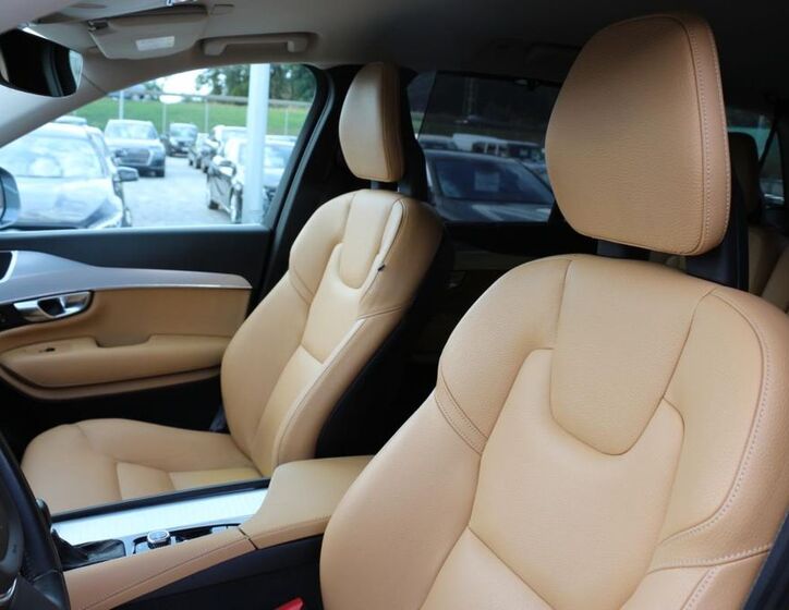 Volvo XC90 28