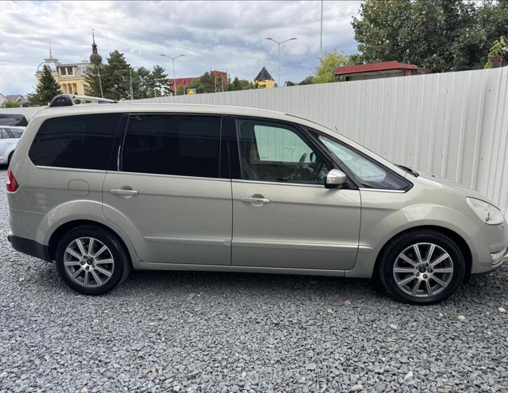 Ford Galaxy 14