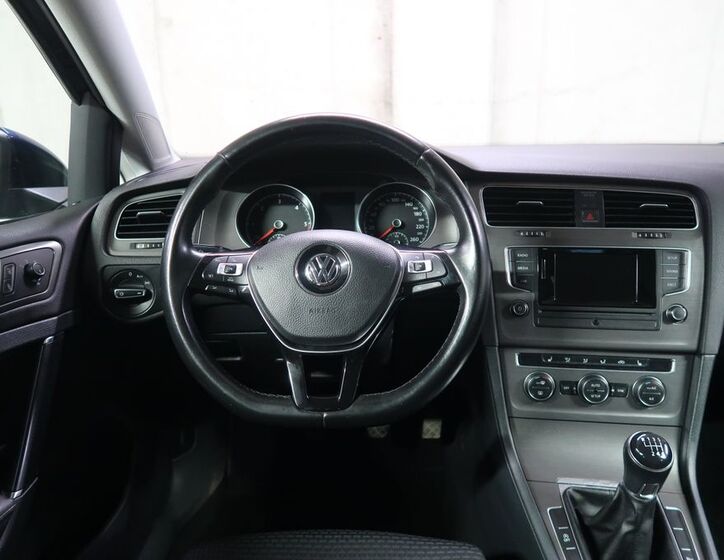 Volkswagen Golf 15