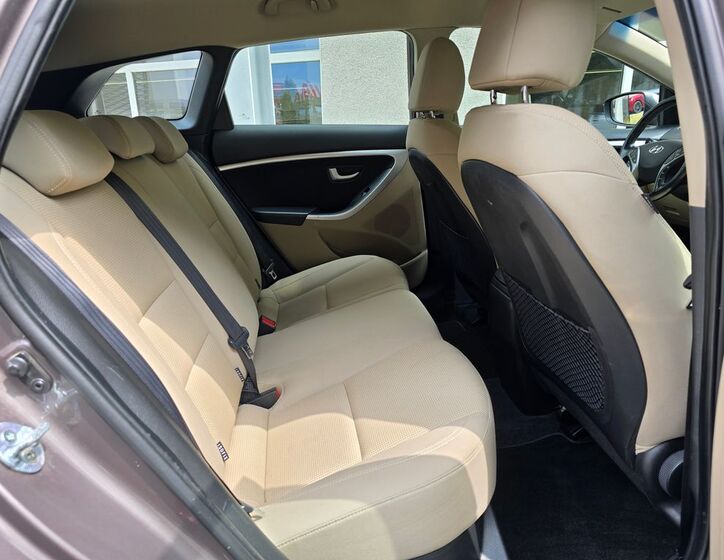 Hyundai i30 24