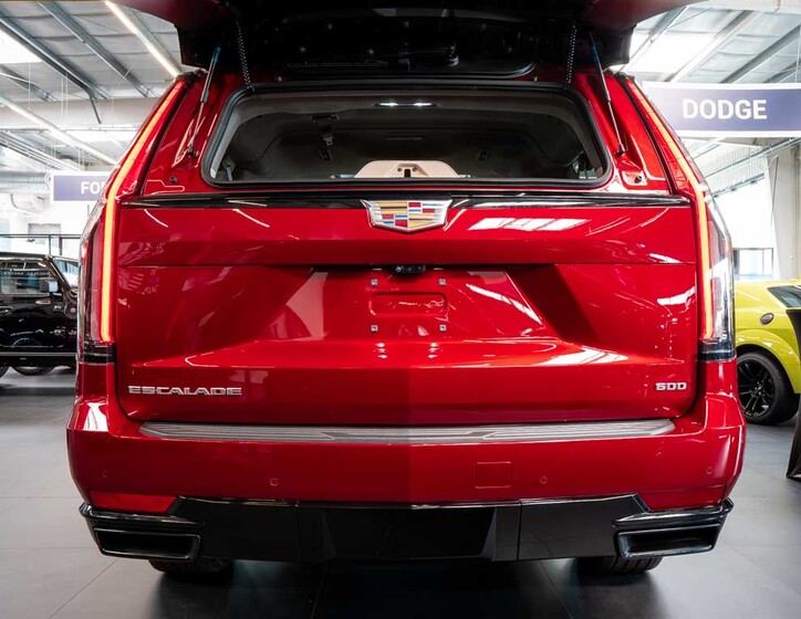 Cadillac Escalade 5