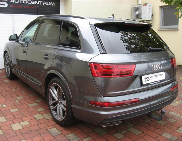 Audi Q7 10