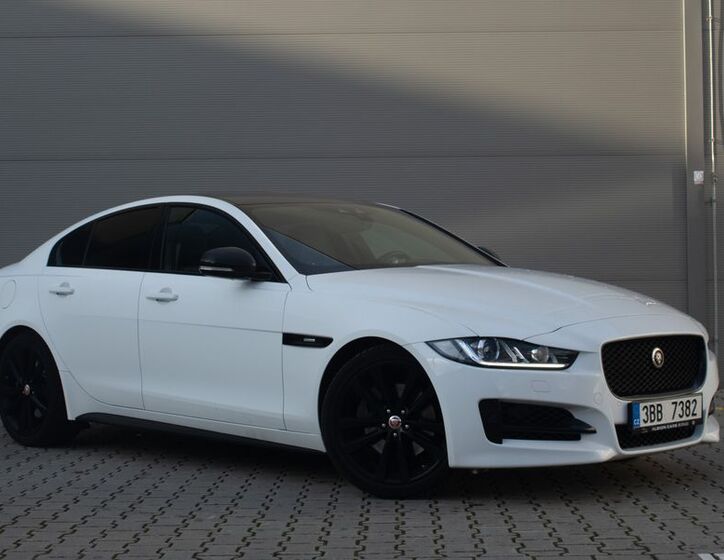 Jaguar XE 3