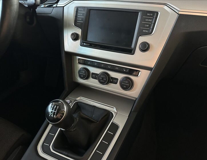 Volkswagen Passat 11