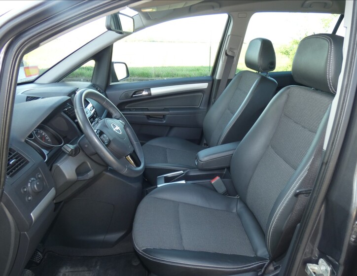 Opel Zafira 8