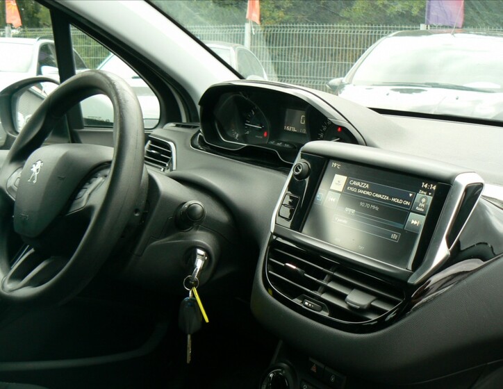 Peugeot 208 18