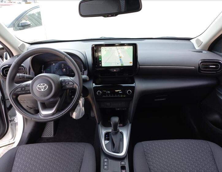 Toyota Yaris Cross 13