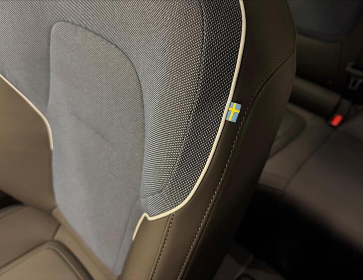Volvo EX30 12