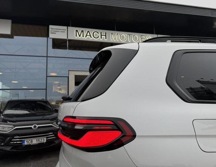 BMW X7 10