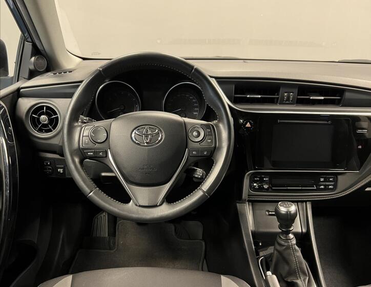 Toyota Auris 5