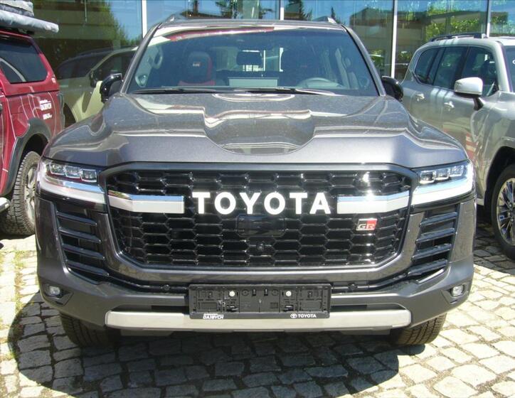 Toyota Land Cruiser 2
