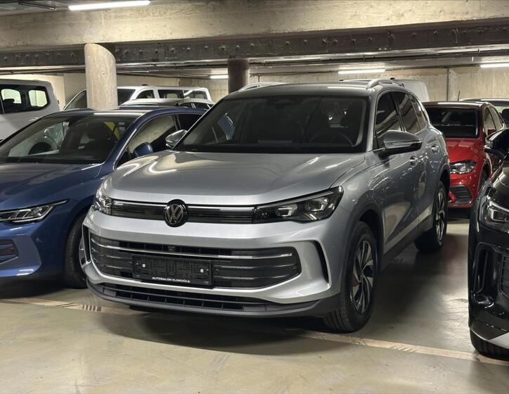 Volkswagen Tiguan 1