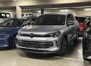 Volkswagen Tiguan 1