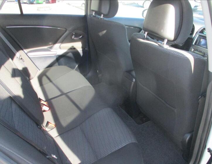 Toyota Avensis 11