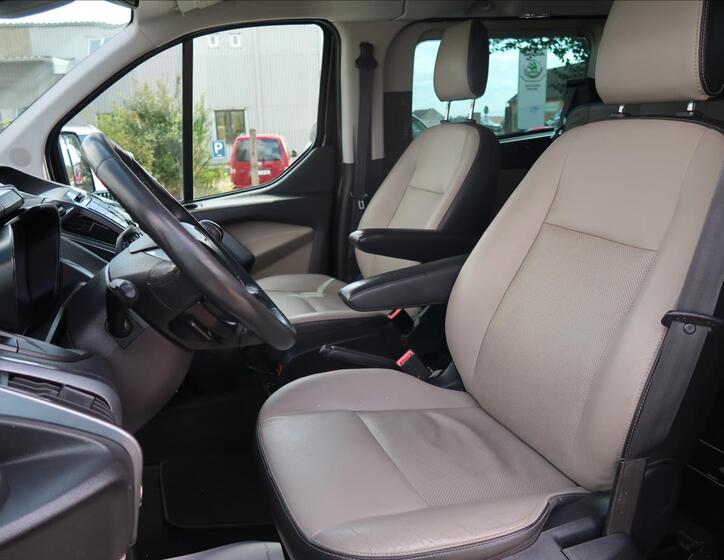 Ford Transit Custom 10
