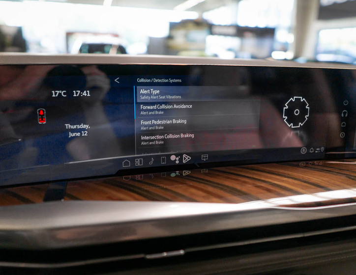 Cadillac Escalade 38