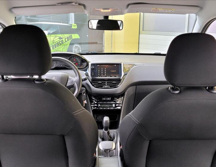 Peugeot 2008 13