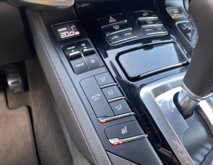 Porsche Cayenne 32