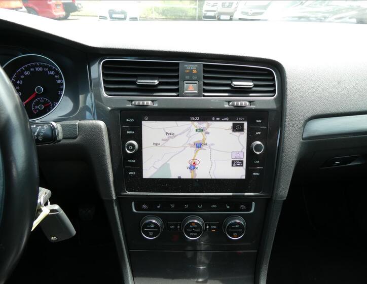 Volkswagen Golf 27
