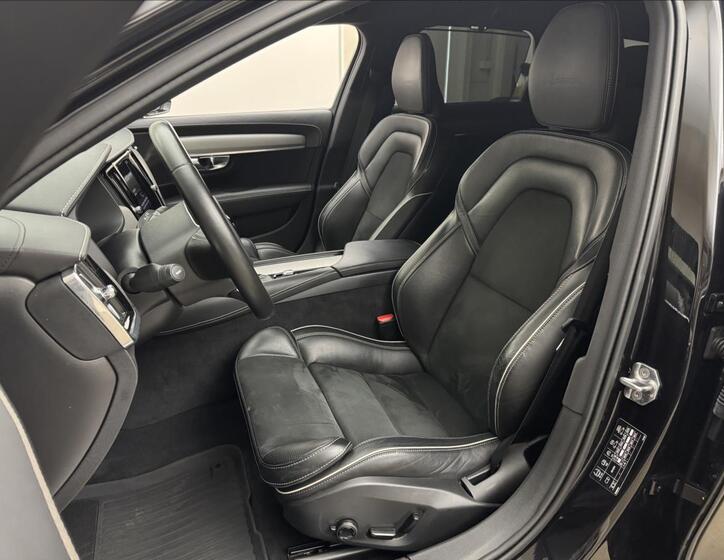 Volvo V90 30