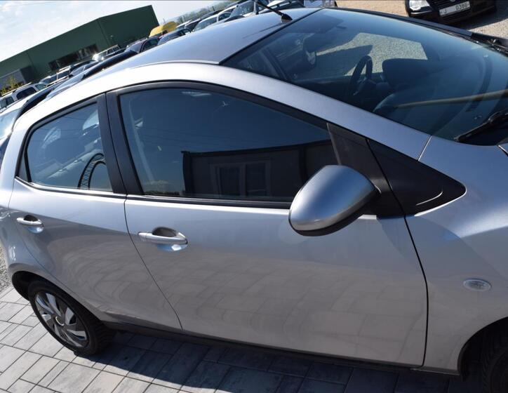 Mazda 2 8