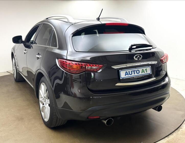 Infiniti FX30 6