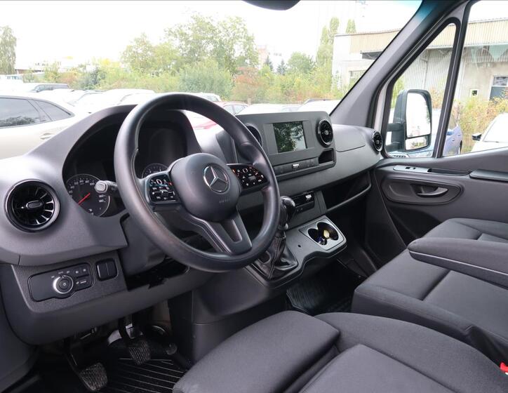 Mercedes-Benz Sprinter 9