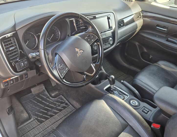 Mitsubishi Outlander 7