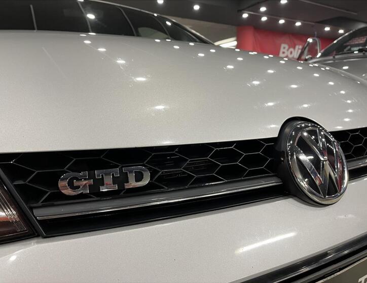Volkswagen Golf 9
