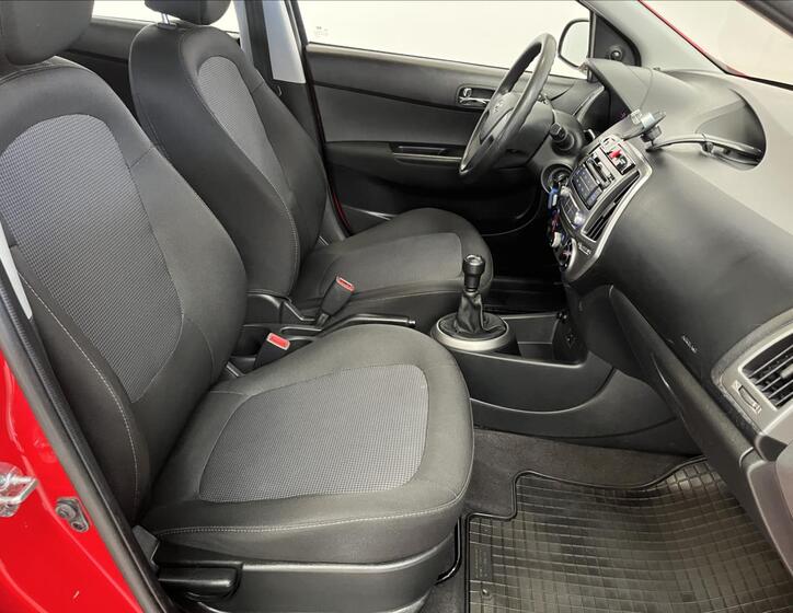 Hyundai i20 16
