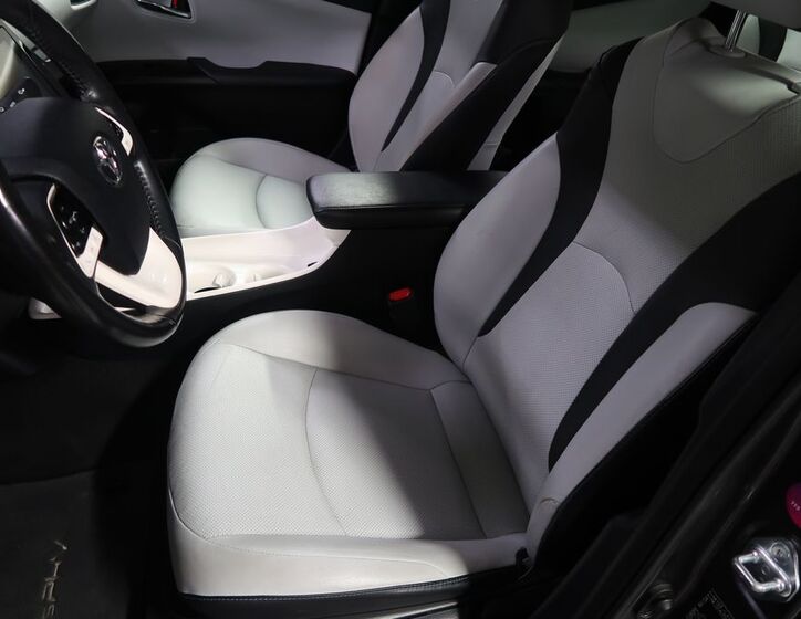 Toyota Prius 8