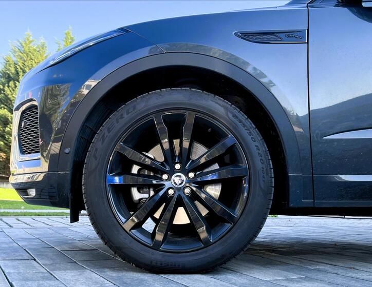 Jaguar E-Pace 3