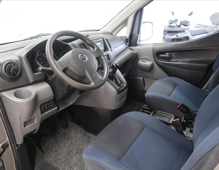 Nissan NV200 10