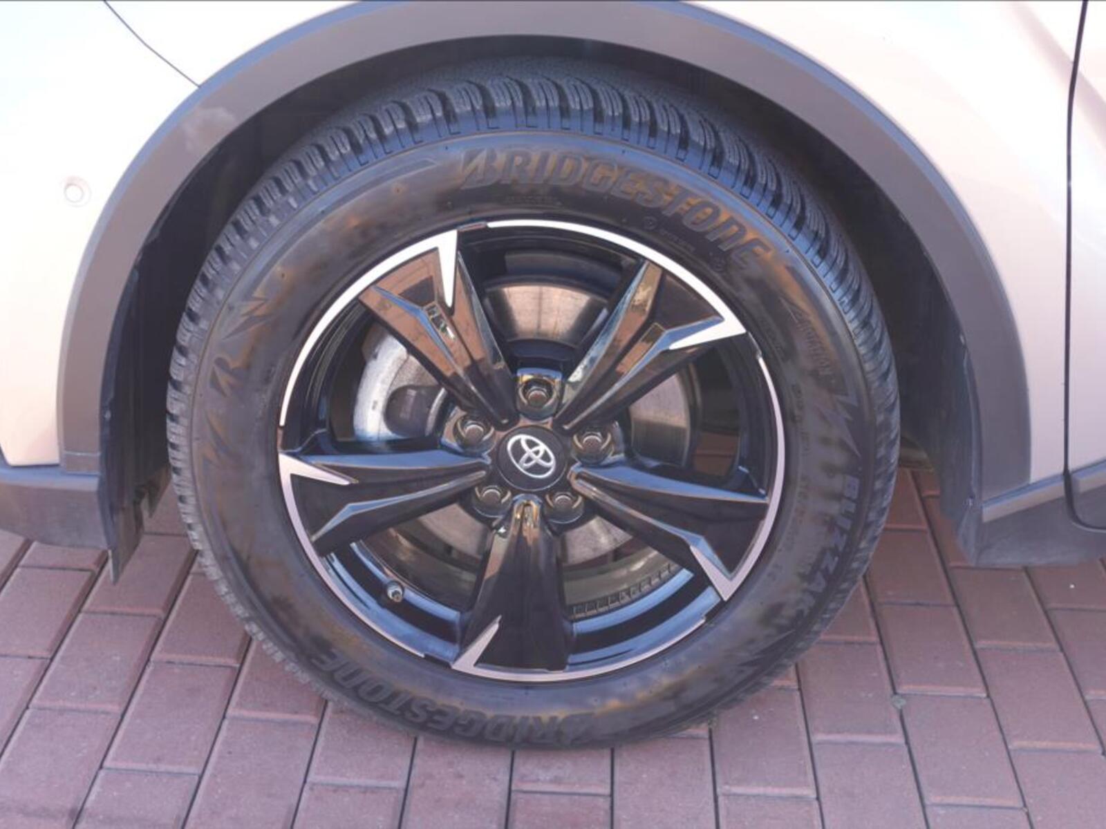 Toyota C-HR 7