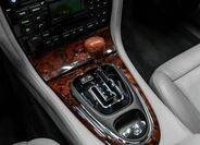 Jaguar XJ8 14
