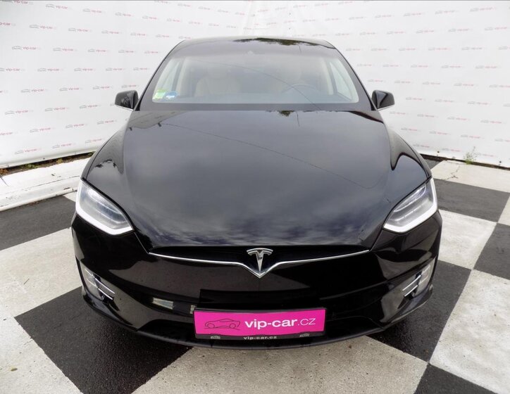 Tesla Model X 7
