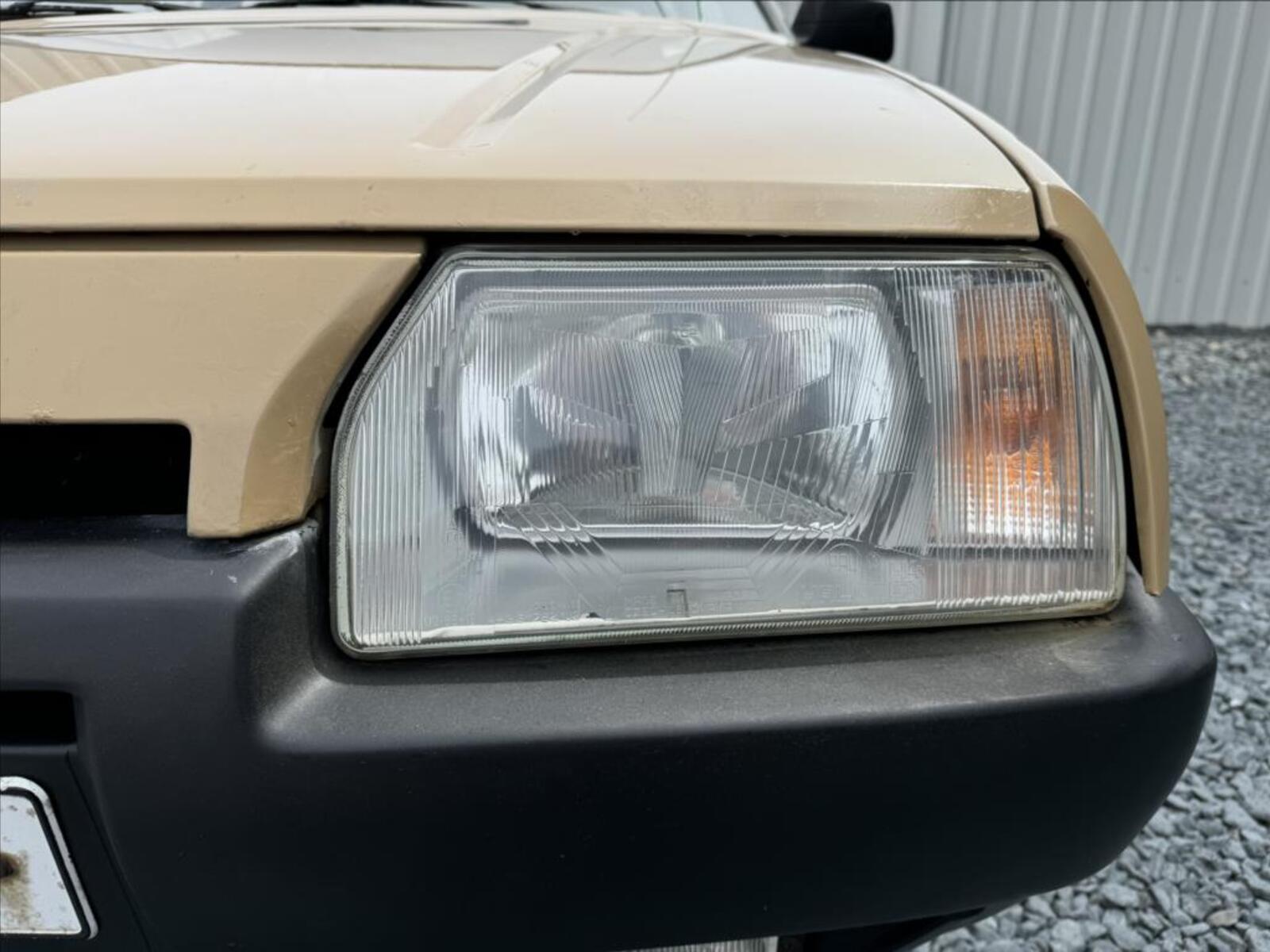 Škoda Favorit 9