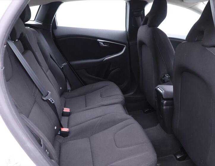 Volvo V40 13
