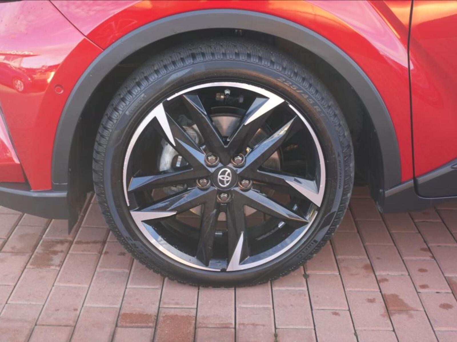 Toyota C-HR 7