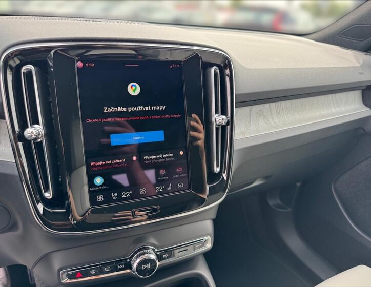 Volvo EX40 9